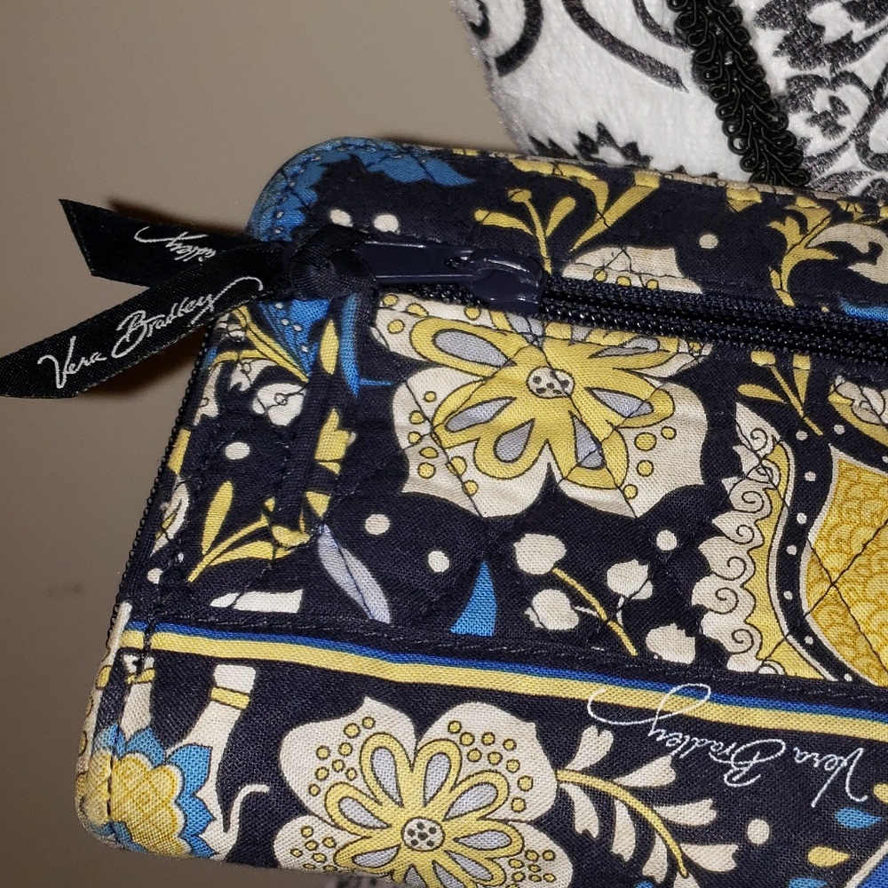 SOLD!!! Vera Bradley wallet - Picture 4 of 4